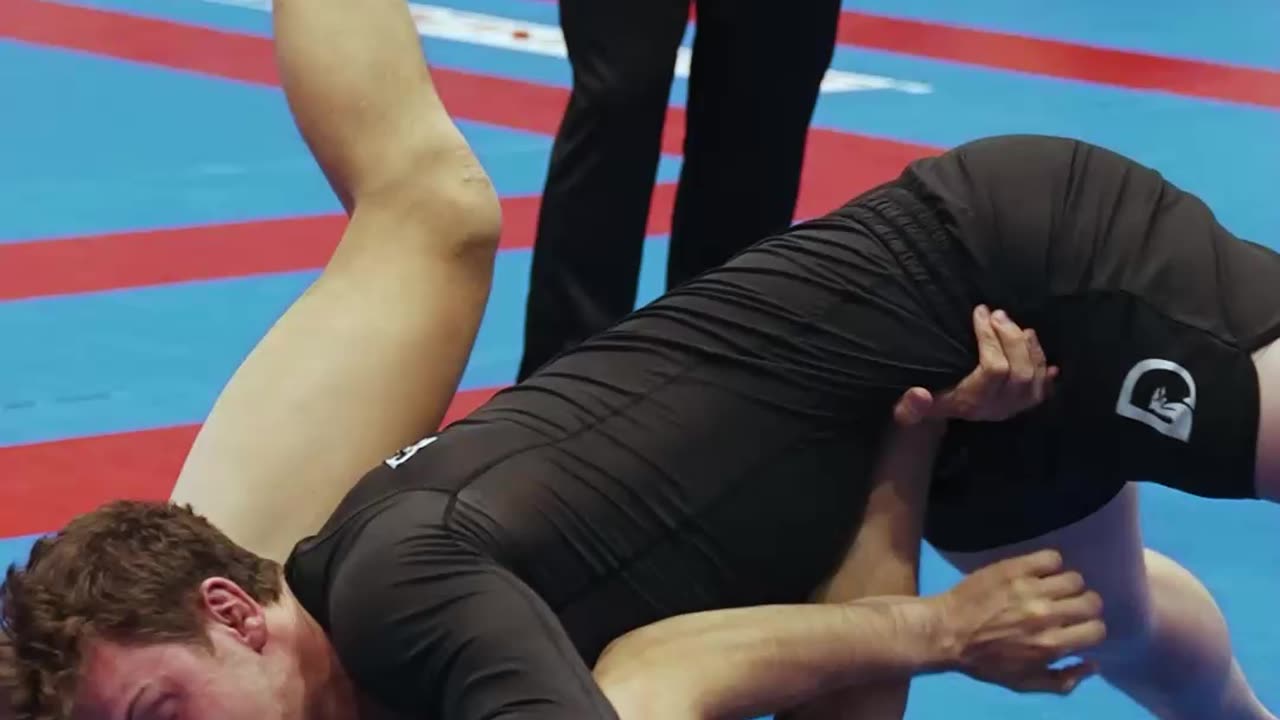 Insane Brazilian Jiu- Jitsu Scrambles: Watch These Crazy Moves