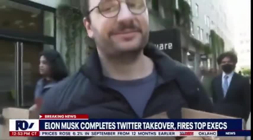 Gullible Journo Gets Trolled Epically Just Outside Of Twitter HQ - Legend Achievement Unlocked
