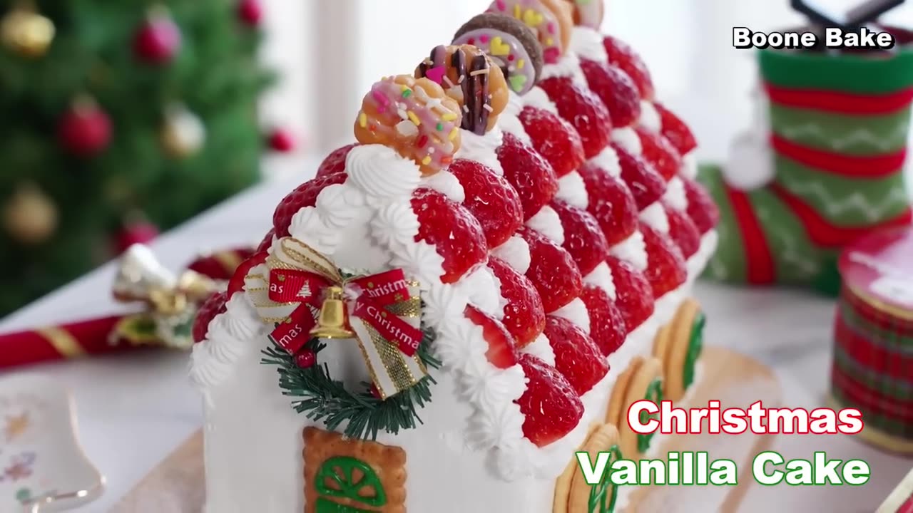 🎄 Strawberry Vanilla Whipped cream Cake that the family can enjoy on Christmas