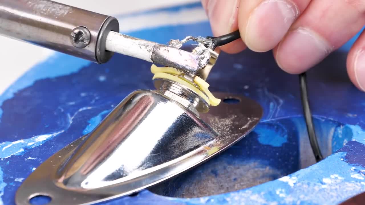 Customize your Guitar with Hydro Dipping