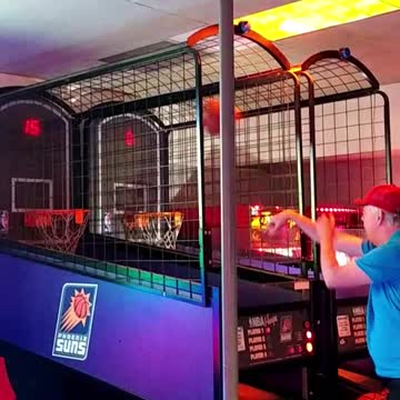 POP A SHOT HOOPS AT THE BOWLERO IN TUCSON!