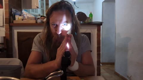 2022-12-09 (4) - Pray the light - Twitch Decheterie (clip)