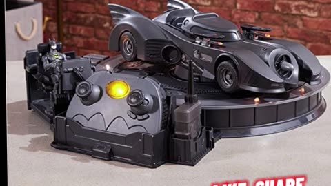 DC Comics Official 1989 Batmobile