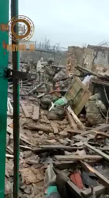 🔥 Akhmat fighters clear the positions of the Nazis in Soledar with dense