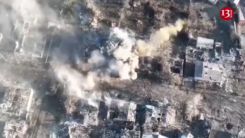 Ukrainian tank enters neighborhood where Wagners were in Bakhmut and fires at a house where they hid