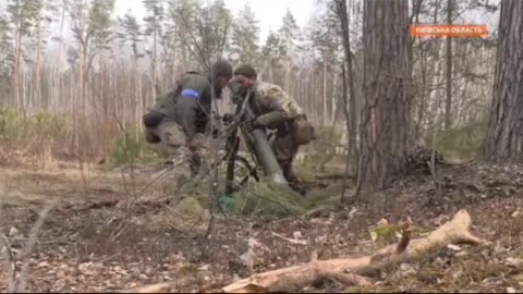 Ukraine Russia Soldiers fire mortar from secret location