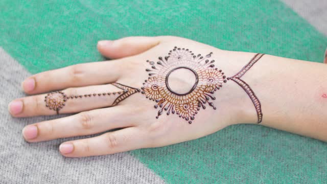 gorgeous henna designs for brides