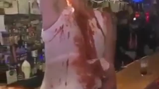Ένας διεστραμμένος κόσμος γεμάτος βρωμιά και μπάζα..