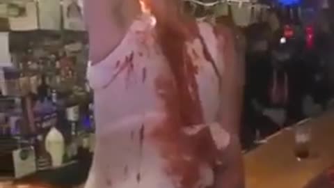 Ένας διεστραμμένος κόσμος γεμάτος βρωμιά και μπάζα..