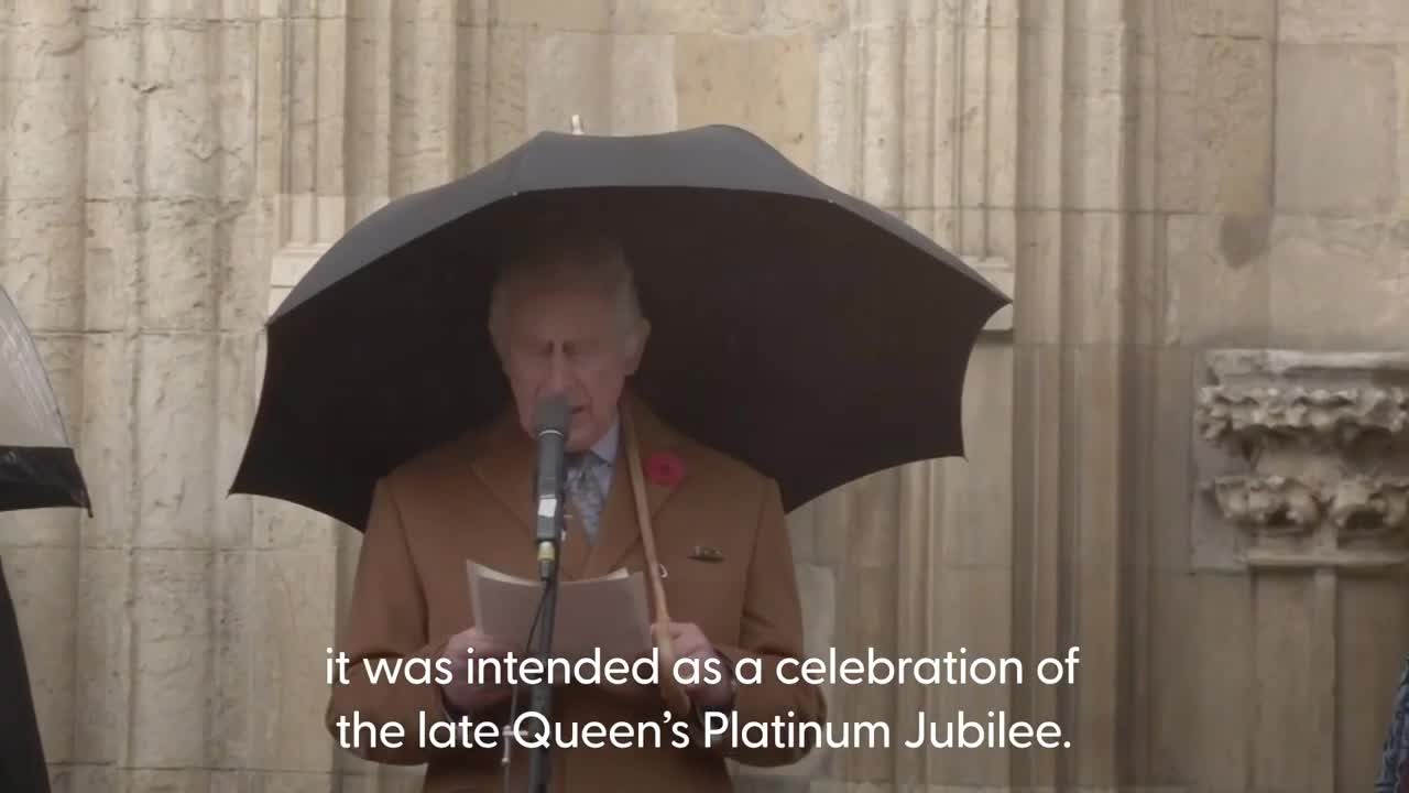 The King unveils statue of his mother at York Minster