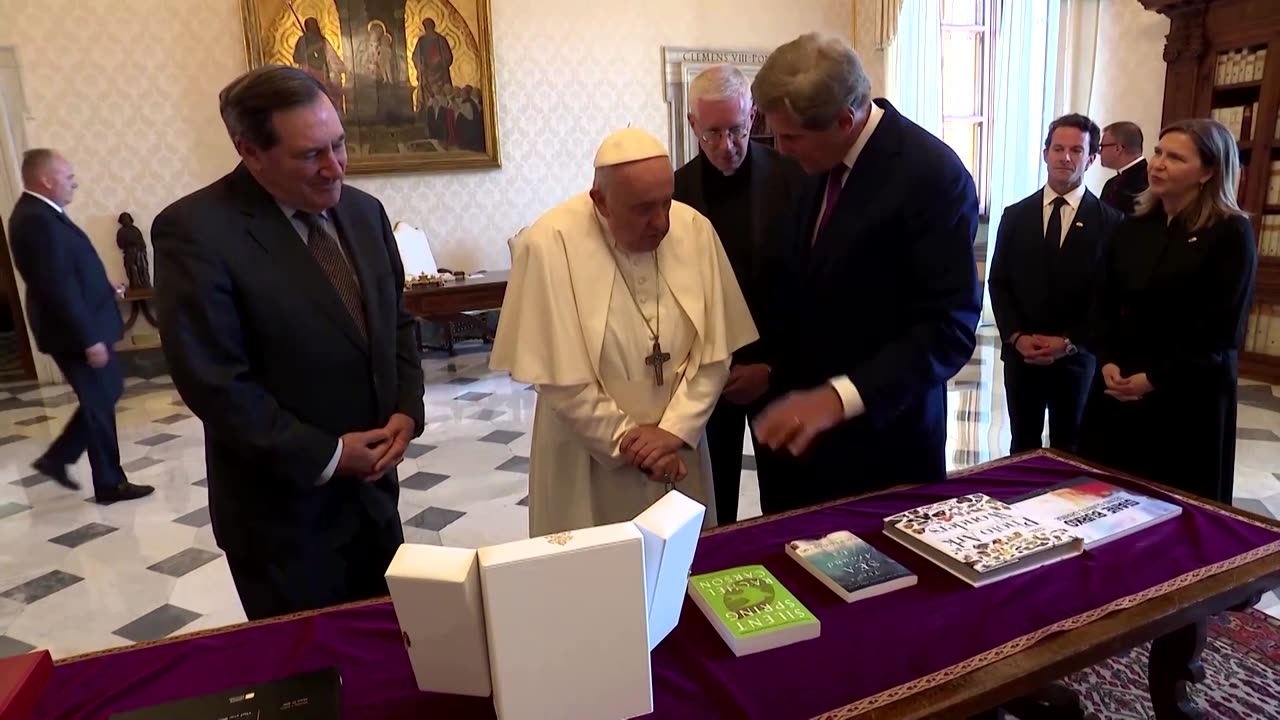 John Kerry says Pope Francis in 'very good form'