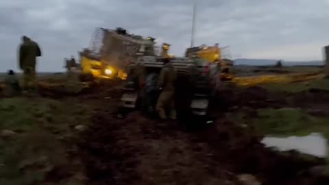 Entire Israeli Armored Column Stuck in the Mud