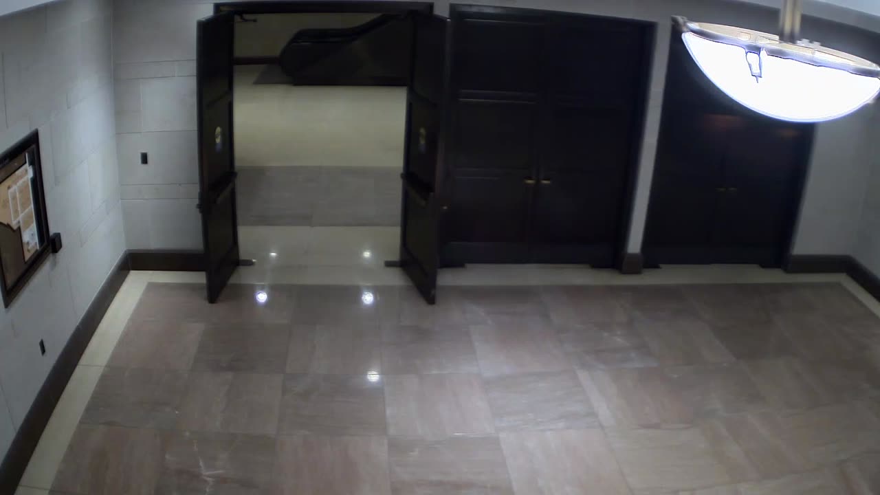 7189CVCLLSVC205_2021-01-06_19h00min01s340ms.mp4