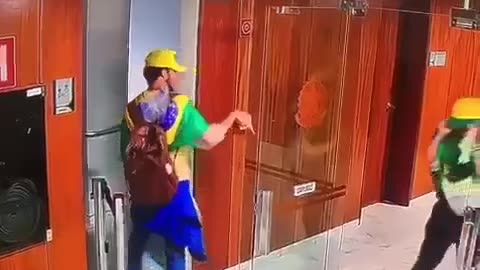 O video que o cabeça de ovo proibiu