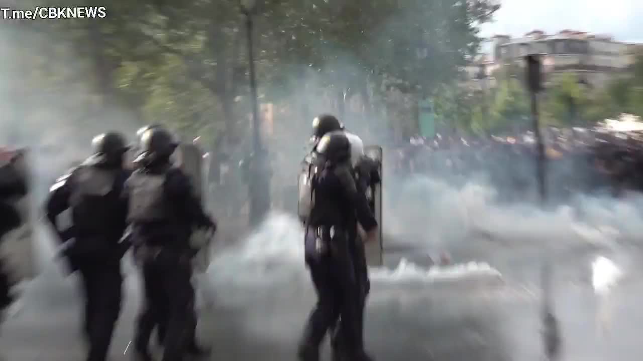 Paris: Police Discharge Chemical Weapons During Massive Vaccine Passport and lockdown Protests