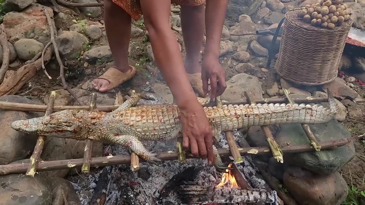 Hunting Crocodile and cooking in the forest