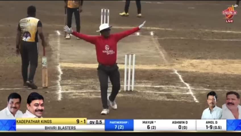 Funniest umpire giving decision of wide ball