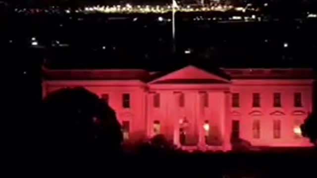 🏛 - POLITICS: The White House was lit in red this morning.