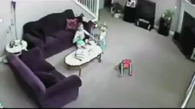 Cat defends baby from babysitter