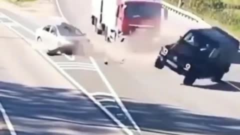 Close call nobody get Hurt but cars are broke