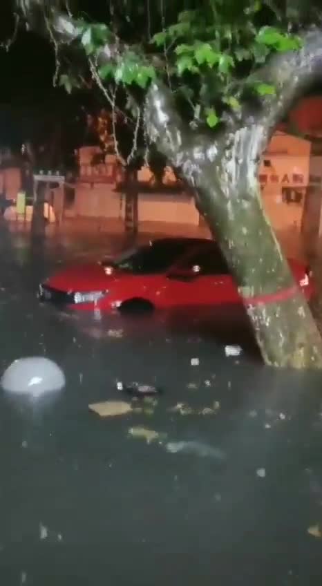🇨🇳 Floods, in Henan province, China