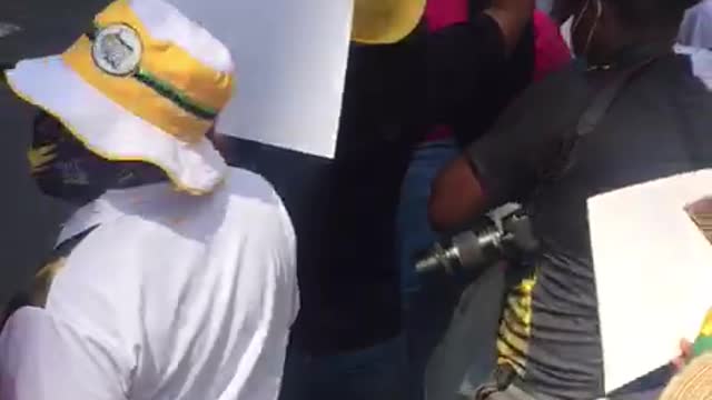 Protest over step aside rule at ANC headquarters_1