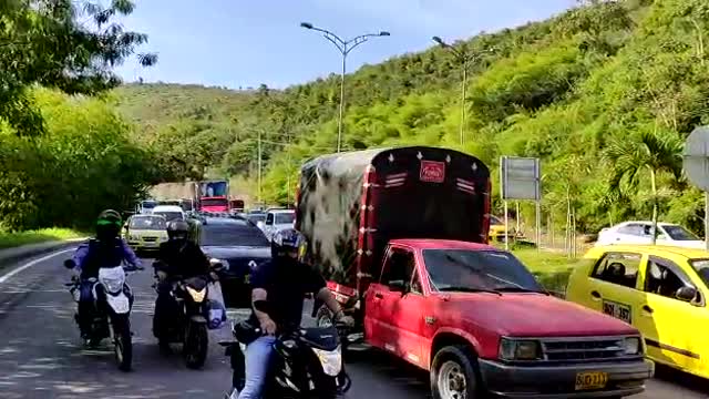 Dos motociclistas resultaron heridos tras accidente en Autopista de Floridablanca