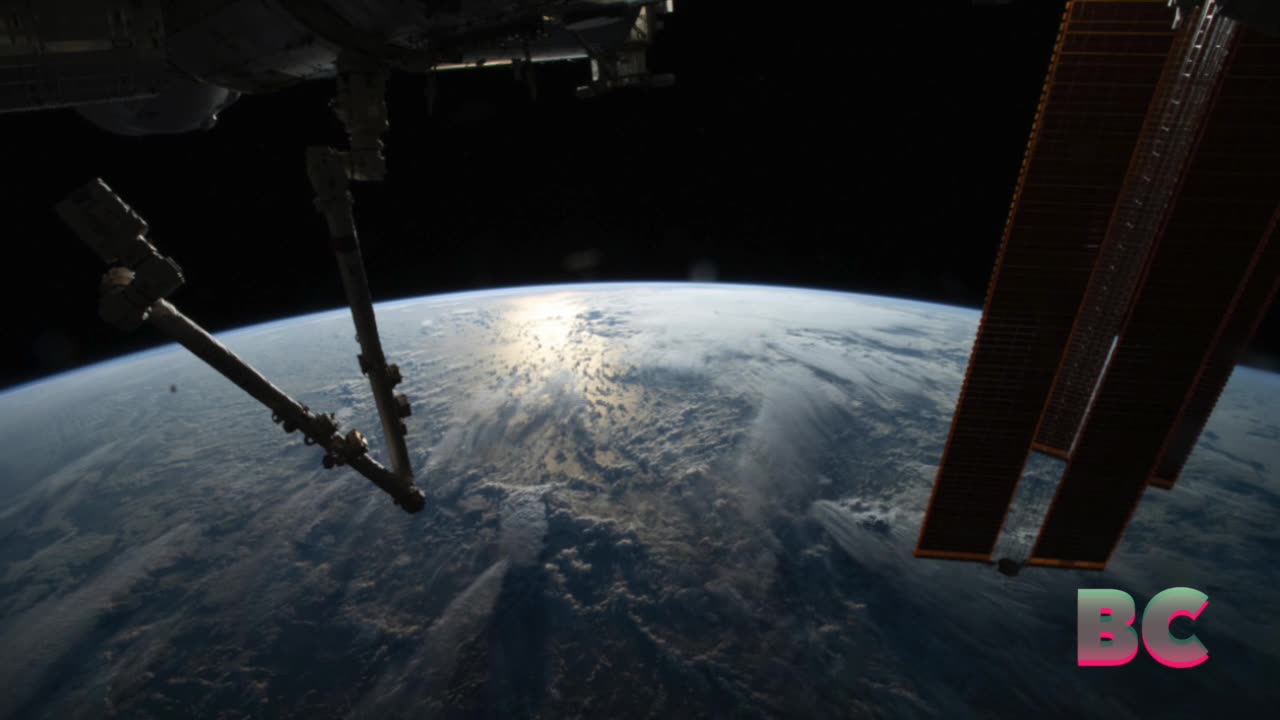 NASA extends ISS cargo contracts through 2030