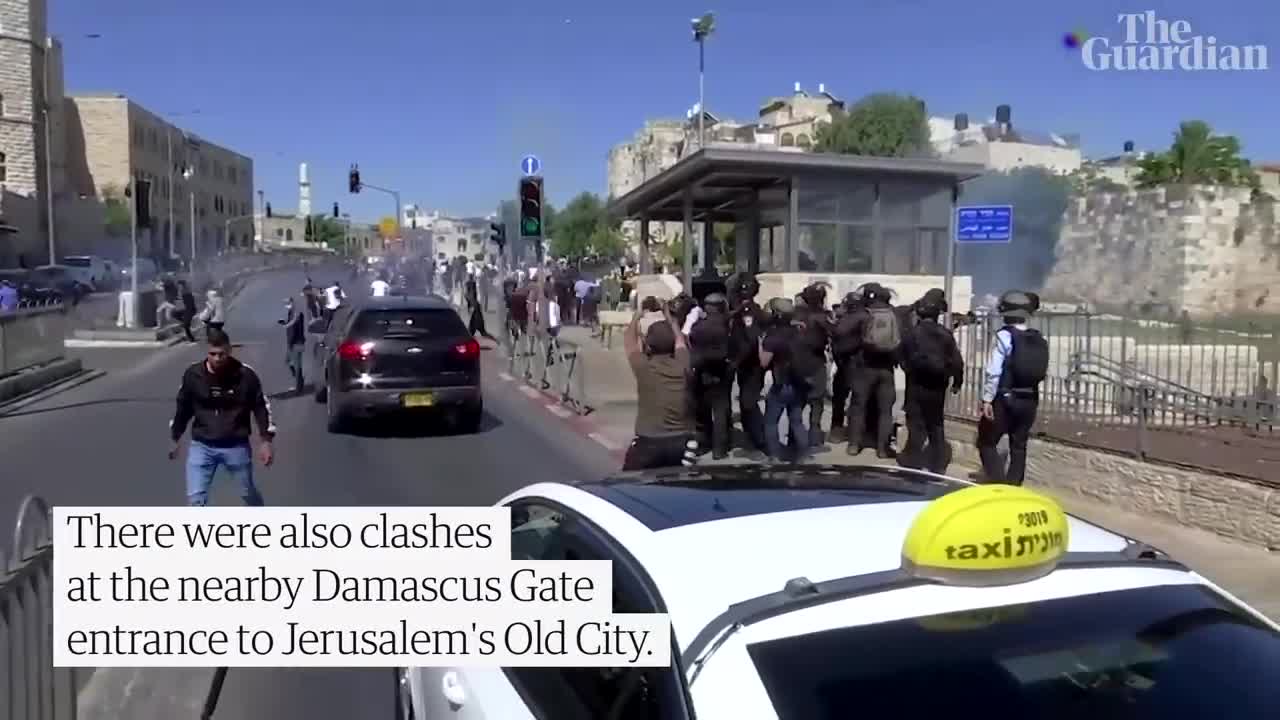 Israeli police use cannon and teargas during clashes in Jerusalem and West Bank_2