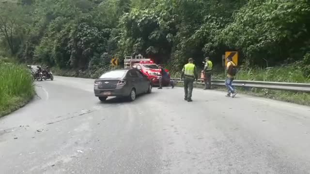 Cuatro personas heridas en choque de vehículos en Santander