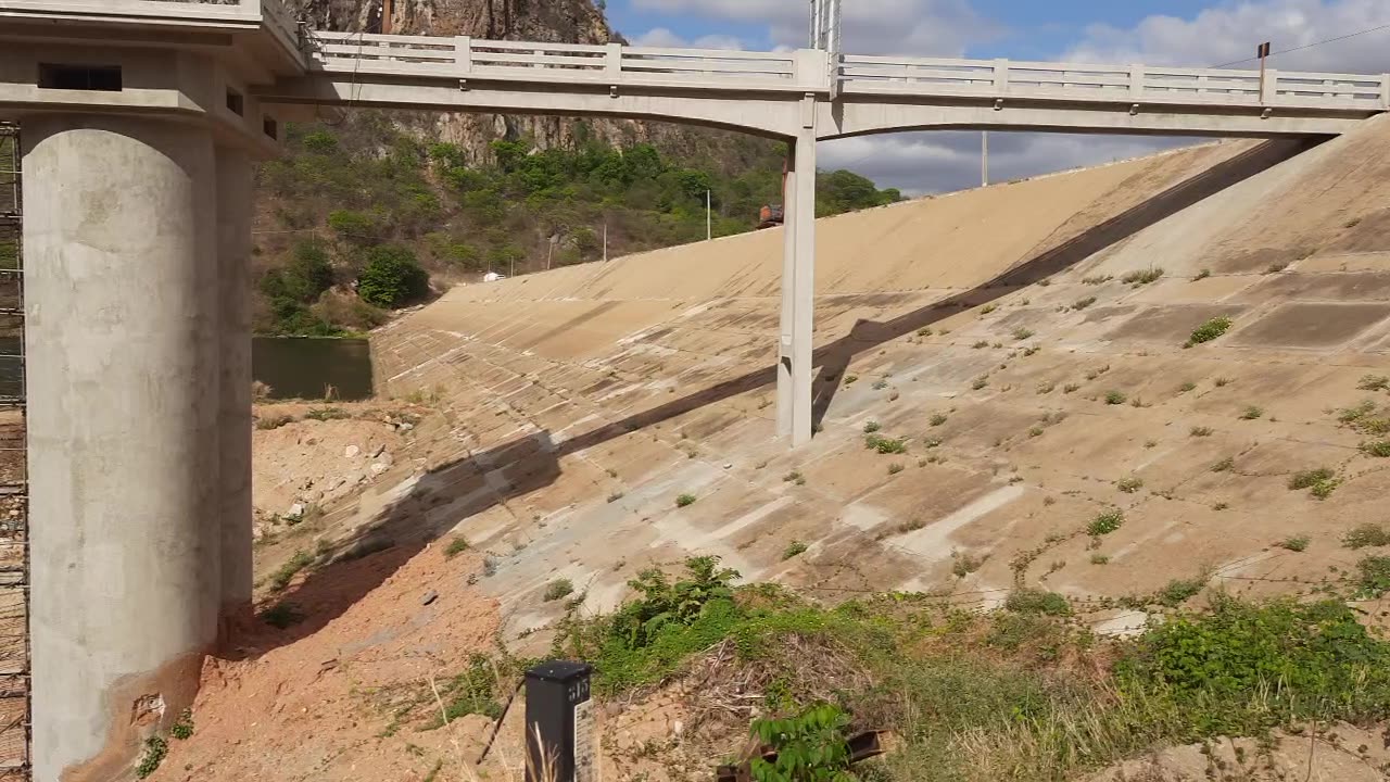 REFORMA NA COMPORTA DO AÇUDE DE BOQUEIRÃO DE PIRANHAS RECEBENDO A TRANSPOSIÇÃO DO RIO SÃO FRANCISCO