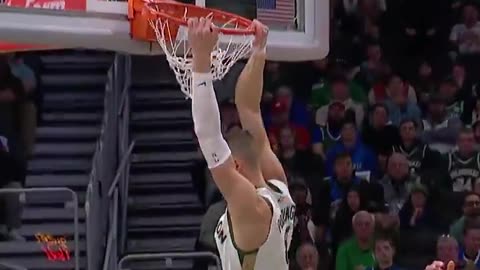 NBA - KP throws down 2 great dunks Celtics vs Bucks