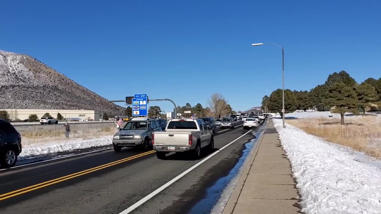 Freedom Convoy USA - More and more Truckers pass through Arizona Flagstaff towards DC. Great energy