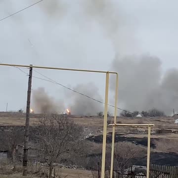 Ruské ostřelování Mariupolu raketomety