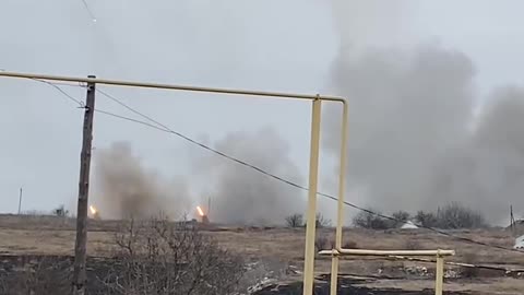 Ruské ostřelování Mariupolu raketomety
