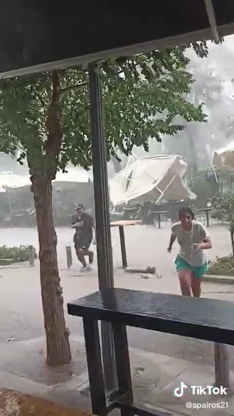 Θησείο Μπουρίνι.Φοβερές εικόνες