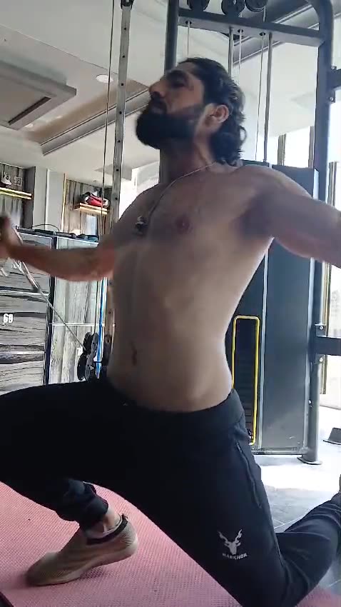 Cable crossover machine