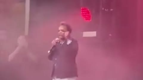 CLASSLESS Chicago Mayor Lori Lightfoot Shouts "F*ck Clarence Thomas!" at Concert Crowd