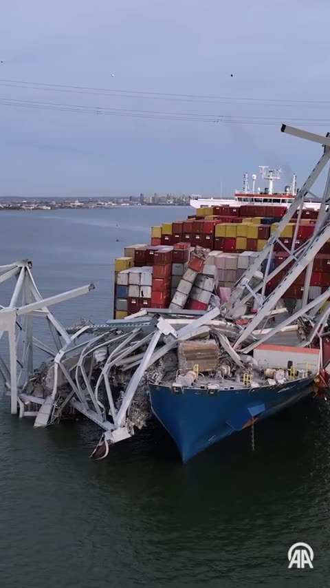 Major bridge in US state of Maryland collapses after cargo ship collision (1)