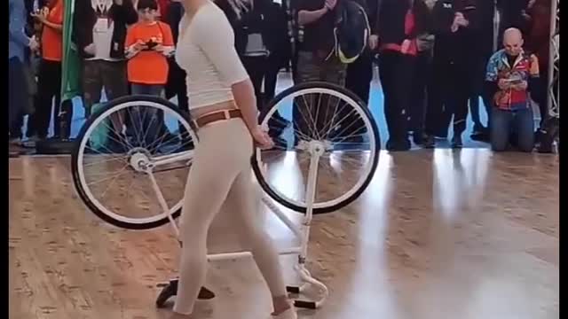 Cycling Girl video