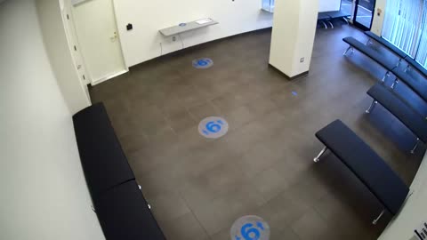 8030FCOB01128BadgingWaitingArea_2021-01-06_10h00min00s777ms.mp4