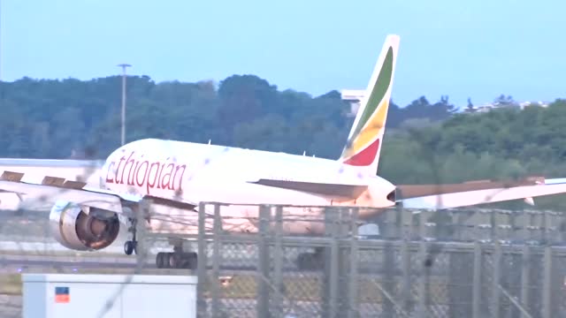 Ethiopian airlines b777-300 beautiful landing!!!