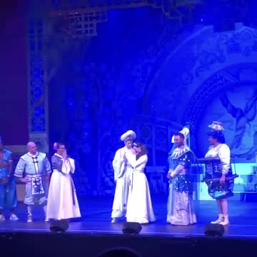 Surprise proposal during ending of 'Aladdin' performance