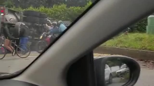 Video: Accidente en la vía Piedecuesta-Bucaramanga mantiene la vía congestionada