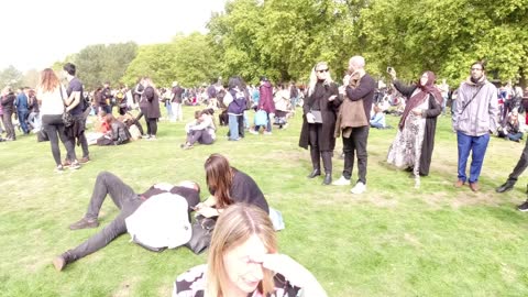 PREFERS WILLIAM AS KING, GEEZER JOHNSON REPORTS