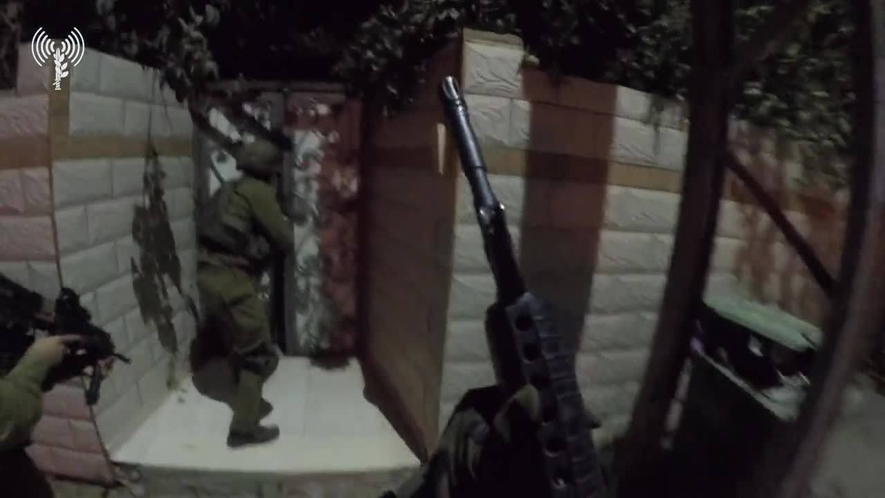 The IDF arrested 17 wanted Palestinians last night in raids in the West Bank.