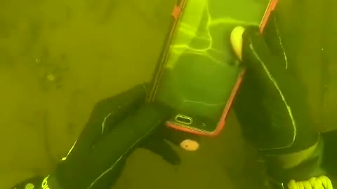 Clean up the underwater garbage and protect the marine natural environment.#19