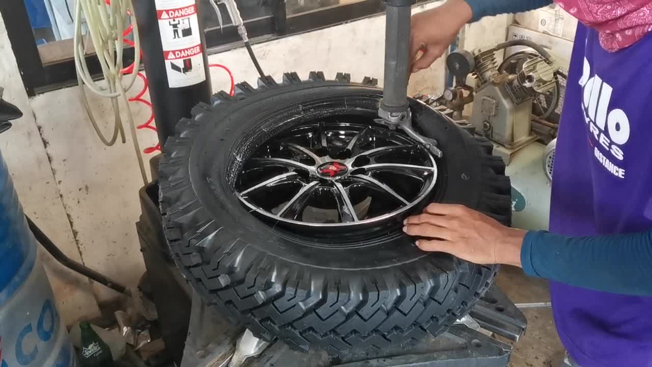 Paano ang pagamit ng Tire Changer