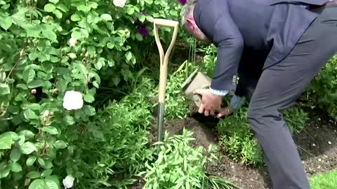 UK Queen gifted rose in honor of late husband Philip