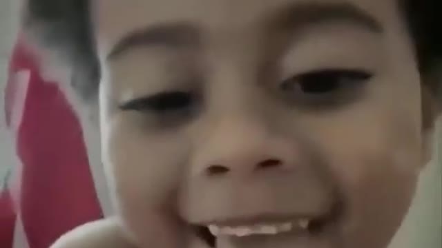 Little boy gets scared by spider, see until the end kkkkk